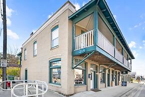 Free Parking Big Patio Next to Restaurants Bars