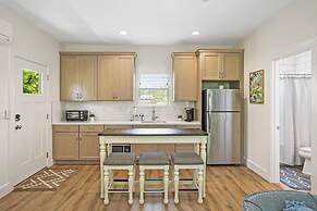 Downtown St Augustine Apt Smart TV Pack N Play