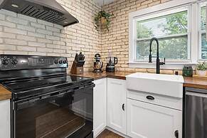 Beautiful Kitchen BBQ Outdoor Dining Big Yard