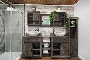 Beautiful Kitchen BBQ Outdoor Dining Big Yard