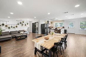 Beautiful Kitchen BBQ Outdoor Dining Big Yard