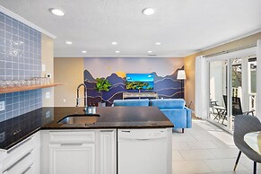 Walk Downtown By Conch House Free Parking Games