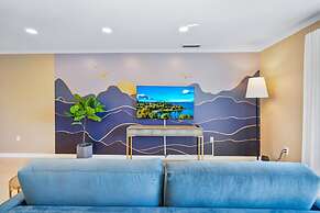 Walk Downtown By Conch House Free Parking Games