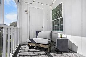 Walk Downtown By Conch House Free Parking Games