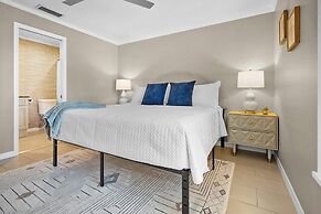 Walk Downtown By Conch House Free Parking Games