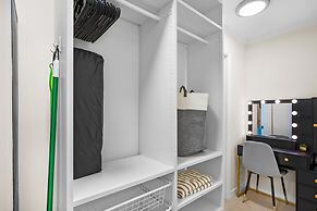 Walk Downtown By Conch House Free Parking Games