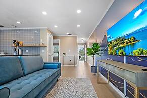 Walk Downtown By Conch House Free Parking Games