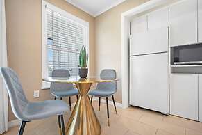 Walk Downtown By Conch House Free Parking Games