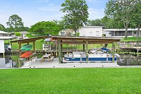 Qt Cottage on Dunn s Creek Fire Pit Kayaks