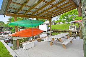 Qt Cottage on Dunn s Creek Fire Pit Kayaks