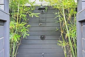 Welcome Basket Pool By Beach Fire Pit BBQ PS4