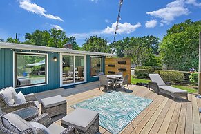 Lakeside Water View Kayak BBQ Grill Fire Pit