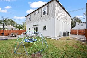 Magnolia Ave Downtown By Beach Kids Playset