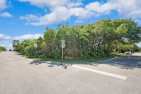 Welcome Basket Swim Spa Steps to Beach BBQ