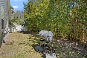 5 Minutes to Beach and Downtown Fire pit Grill