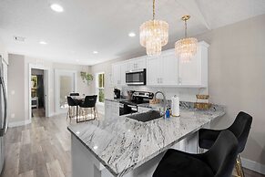 5 Minutes to Beach and Downtown Fire pit Grill