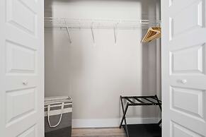 5 Minutes to Beach and Downtown Fire pit Grill