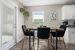 5 Minutes to Beach and Downtown Fire pit Grill