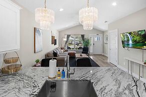 5 Minutes to Beach and Downtown Fire pit Grill