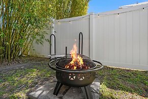 5 Minutes to Beach and Downtown Fire pit Grill