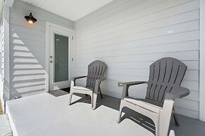 5 Minutes to Beach and Downtown Fire pit Grill