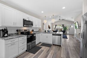 5 Minutes to Beach and Downtown Fire pit Grill