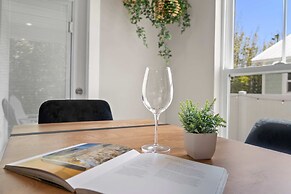 5 Minutes to Beach and Downtown Fire pit Grill