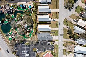 5 Minutes to Beach and Downtown Fire pit Grill