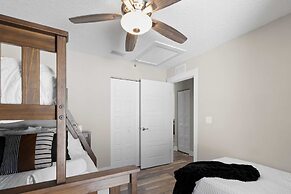 5 Minutes to Beach and Downtown Fire pit Grill