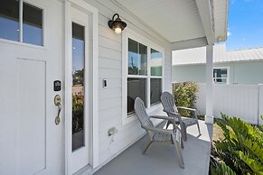 5 Minutes to Beach and Downtown Fire pit Grill