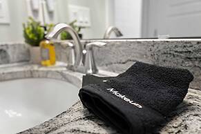 5 Minutes to Beach and Downtown Fire pit Grill