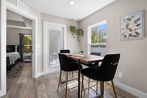 5 Minutes to Beach and Downtown Fire pit Grill