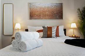 5 Minutes to Beach and Downtown Fire pit Grill