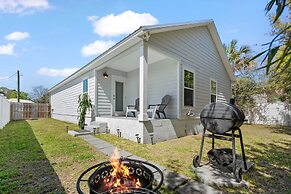 5 Minutes to Beach and Downtown Fire pit Grill