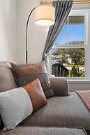 5 Minutes to Beach and Downtown Fire pit Grill