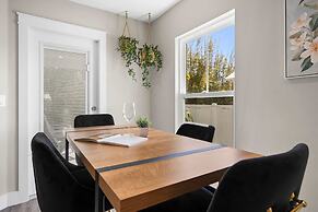 5 Minutes to Beach and Downtown Fire pit Grill