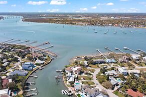 5 Minutes to Beach and Downtown Fire pit Grill