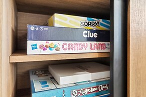 5 Minutes to Beach and Downtown Fire pit Grill