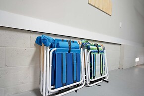 5 Minutes to Beach and Downtown Fire pit Grill