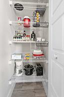 5 Minutes to Beach and Downtown Fire pit Grill