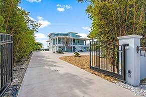 400 Steps to Sand Waterfront Luxury w Dock Pool