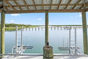 400 Steps to Sand Waterfront Luxury w Dock Pool