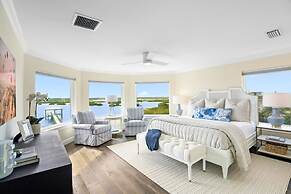 400 Steps to Sand Waterfront Luxury w Dock Pool