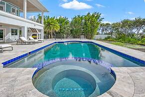 400 Steps to Sand Waterfront Luxury w Dock Pool