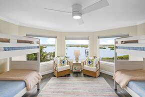 400 Steps to Sand Waterfront Luxury w Dock Pool