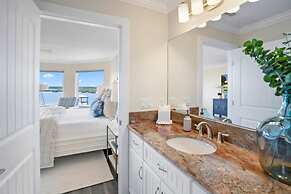 400 Steps to Sand Waterfront Luxury w Dock Pool