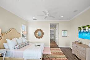 400 Steps to Sand Waterfront Luxury w Dock Pool