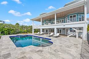 400 Steps to Sand Waterfront Luxury w Dock Pool