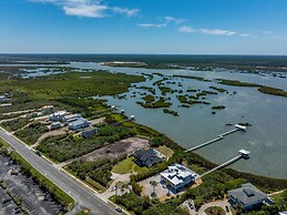 400 Steps to Sand Waterfront Luxury w Dock Pool