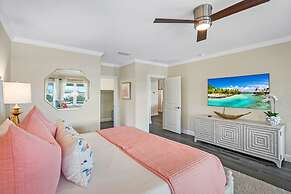 400 Steps to Sand Waterfront Luxury w Dock Pool